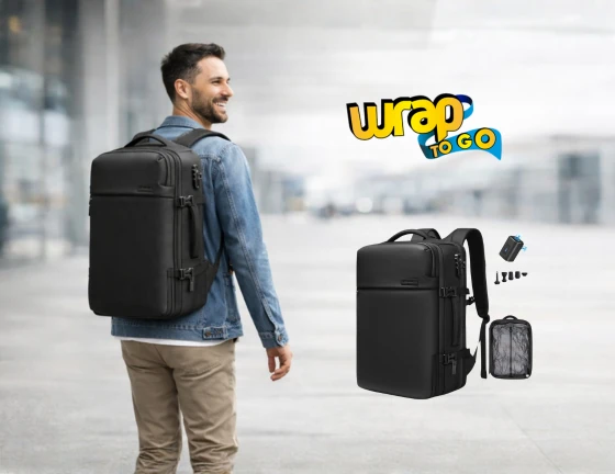 Viajero adulto usando una mochila de viaje segura en un aeropuerto, pensada para complementar el uso de una rolling suitcase