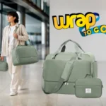 Viajera con bolso de mano verde, alternativa compacta a una rolling suitcase en terminal moderna